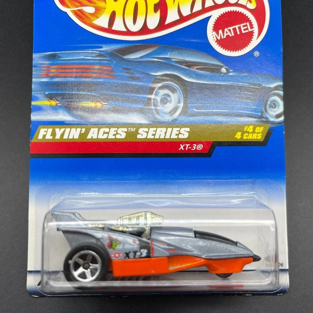 Hot Wheels Flyin' Aces XT-3 Three-Wheel Racer Bike Car Diecast 1/64 Scale #740